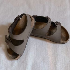 Toddler Birkenstock’s size 25